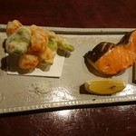 りょうりや 御旅屋 - 車海老と空豆のかき揚げ  桜ますの幽庵焼き
