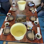 オイスターファーム 山善水産 - 牡蠣小屋と比べるとだいぶ綺麗。