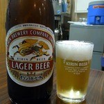 伸ちゃん - まずは、何時ものようにビールからのスタートです。 ここは、キリンのラガーでしたよ。 では、乾杯～。 ぷふぁ～、旨い！！