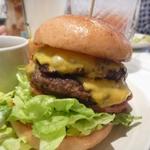 エスビーダイナー コウベ - ダブルチーズバーガーアップ