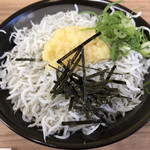 焼貝いろは - しらす丼 880円→食べログクーポンで680円