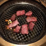 Yakiniku Keyaki - 『すごい美味しそうな肉だねーーー』
                        
                        娘は目がキラキラ。
                        
                        
                        