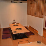 Meishiyuu En - 掘りごたつ式の席でごゆっくり食事を楽しめます。