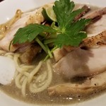 麺屋 六感堂 - ししゃも白湯らーめん＋ローストチキン増し