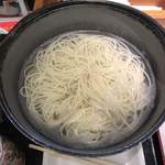 五島うどん つばき - 釜揚げ五島うどん、これを地獄だき、と呼んでます