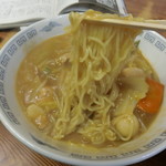 八珍亭 - 麺にスープが絡みます