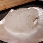 炭火割烹 白坂 - ホタテとキャビア　貝出汁の泡仕立て