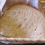 イルモンドピッコロ - ランチすべてに付くフォカッチャ