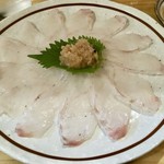 立ち呑み かみや - 「ひらめうす造り」400円也。