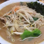 かがの亭 - もつ入りみそラーメン900円