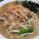 かがの亭 - もつ入りみそラーメン900円