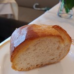 Bistro Peche mignon - パン　軽い食感でとても美味しい