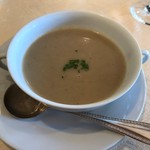 Bistro Peche mignon - ゴボウのポタージュ
                        風味が良く美味しい