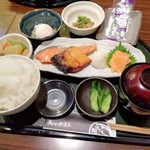 鮭山マス男商店 - 特製朝定食