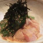 興 - 「菜の花とササミ　辛しごま醤油和え」：菜の花のほろ苦さとササミの甘さを艶やかにとりもちます♪