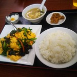 慶軍飯店 - ニラ玉子炒め定食(税込750円)