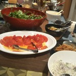 サクラテラス - リーフサラダにトマト、オリジナルドレッシング