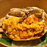 4000 Chinese Restaurant - 蒸し上海蟹の雌（右） と 蒸し上海蟹の雄（左）