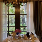 RuzeVilla - お部屋のダイニングテーブル