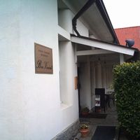 ボン・ヴィヴァン - 看板の横が入口