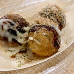 築地銀だこ - 料理写真:たこ焼き3個105円
