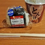 セイコーマート - 料理写真:ホットシェフのさばほぐしおにぎり・とん汁