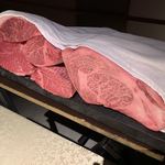 神戸牛炉釜ステーキ GINZA KOKO炉 - 華やかな霜降りの肉塊