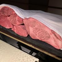 神戸牛炉釜ステーキ GINZA KOKO炉 - 華やかな霜降りの肉塊