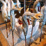 鮎の庄 - 焼き場で焼かれた鮎は食べる直前までアツアツで頂けます。