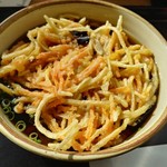 ピクニック - 料理写真:きつねうどん380円+ごぼう天100円各税別