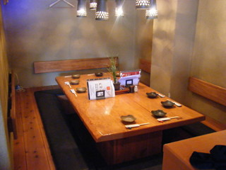 Inaderasakaba Chisouya Raku - 堀こたつ形式の座敷です。ゆっくり宴会をお楽しみください。