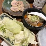 元祖やきとり串八珍 - 味わい酢キャベツ(パリパリキャベツ) ＋もつ煮込み＋自家製鶏ハム