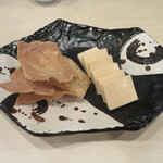 手打ち蕎麦 雷鳥 - 料理写真:「酒盗チーズ」