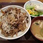 すき家 - きのこペペロンチーノ牛丼(中盛) ポテトサラダセット