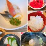 鮎の庄 - 酢の物、サービスのチョロギ、ご飯
      お吸い物、お漬物