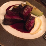 ビストロ クプレ - 蝦夷鹿肉のロティ 赤ワインソース