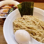らぁめん 山と樹 - この麺で食べられる幸せのつけ麺