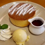 Restaurant CLOCK - 友人の頼んだパンケーキセット。のパンケーキ