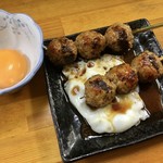 炭火やきとり なべちゃん - 「月見つくね串（２本セット）」250円也。