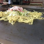 お好み焼 久美ちゃん - 調理中1