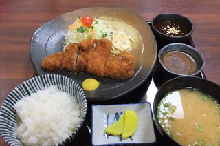 Yadakatsu - 食べたらわかるおいしさ！六白豚定食！矢田とん自慢の味噌とソースの二種類でどうぞ☆。・
