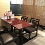 鶏飛人 河内永和店 - 店内テーブル席