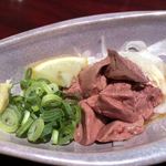 鶏飛人 - ねっとりフォアグラみたいな肝刺し風　390円