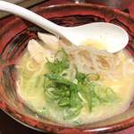 鶏飛人 - 本気で作った自慢の鶏白湯ラーメン　660円