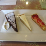 キャナリィ ロウ - ドルチェ　ガトーショコラ、チーズケーキのタルト、いちごのタルト