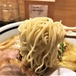 利尻昆布ラーメン くろおび - キリッと、すっきり、細身で締まった麺