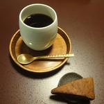 美山荘 - 朝食：コーヒー、黒糖菓子