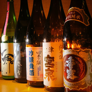 We offer about 10 types of seasonal sake, from standard to rare brands.