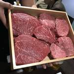 肉山 富山 - 最初に見せてくれる今日のお肉
