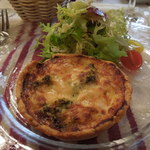 ル・ポワロン - 前菜：海老とブロッコリーのキッシュ